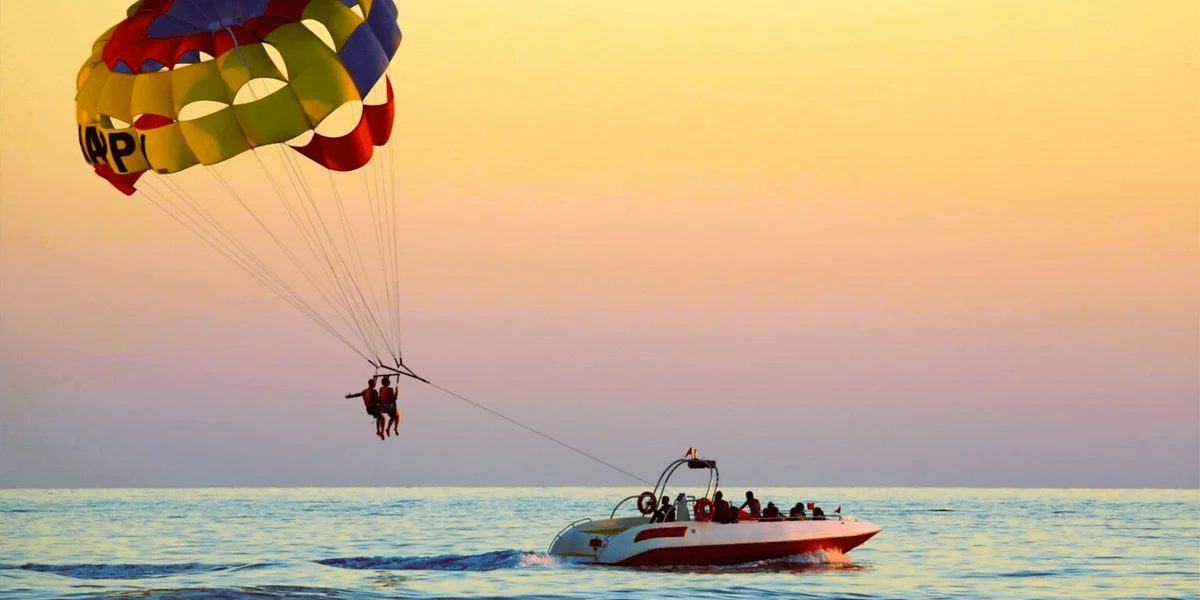 Hurghada: Parasailing Adventure