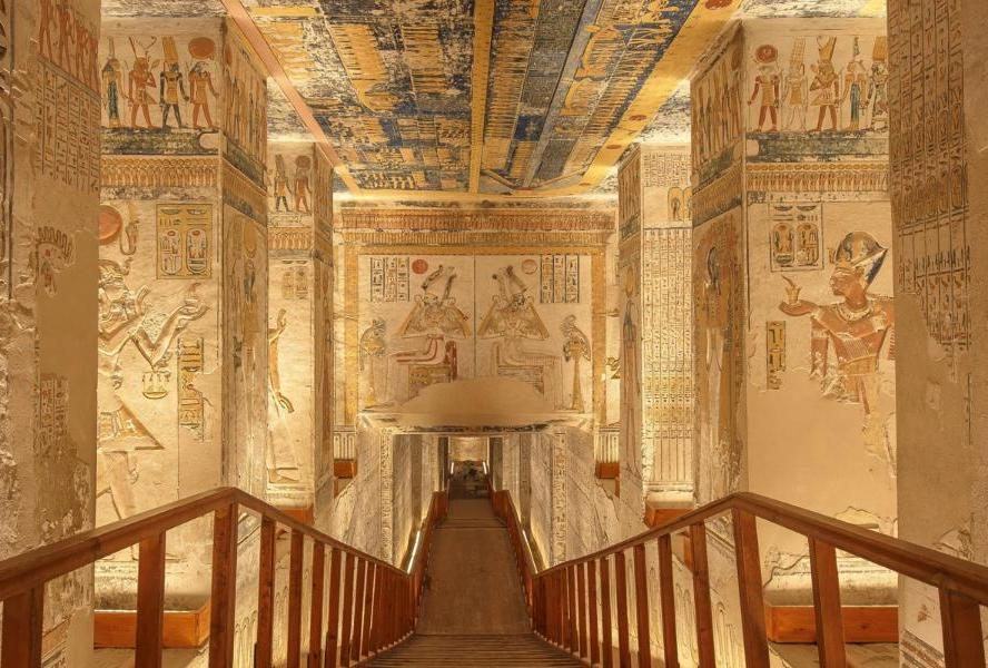 Two Day from Hurghada Luxor with Valley of Kings & Habu